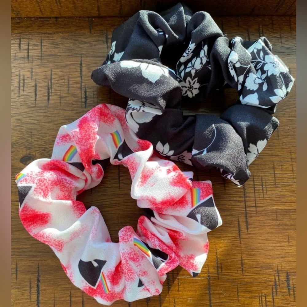 •NEW•{2} Pink Floyd Hair Scrunchies